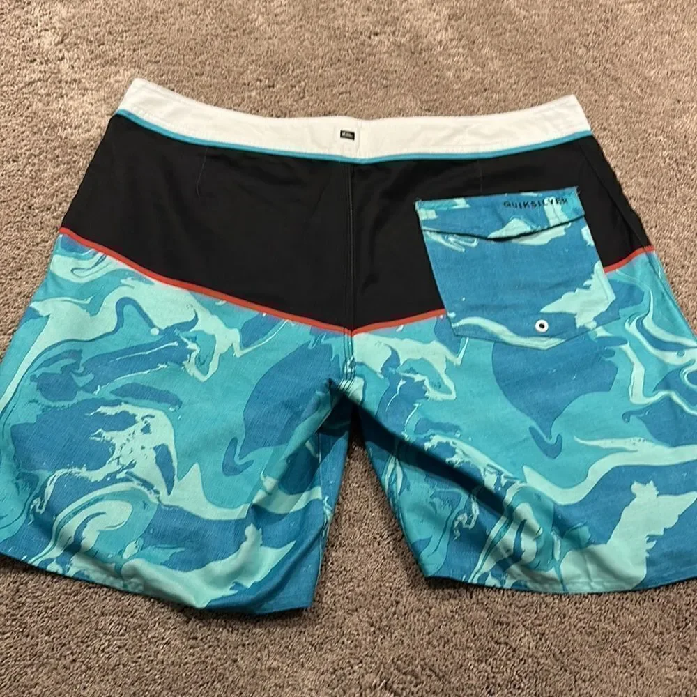 Quicksilver! Boardshorts very good condition size 38!